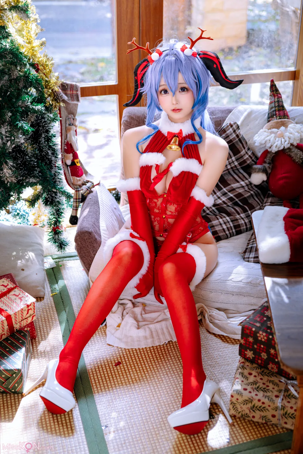 Coser@日奈娇: 甘雨圣诞 (34 photos) 