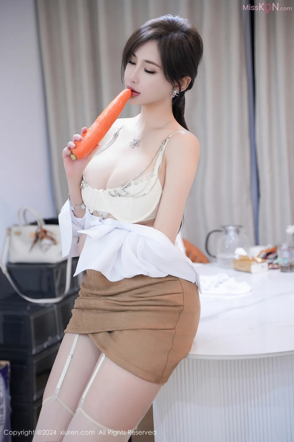 XIUREN No.8076 – 8085 (789 photos) 1 XIUREN No.8076 – 8085 (789 photos) 1