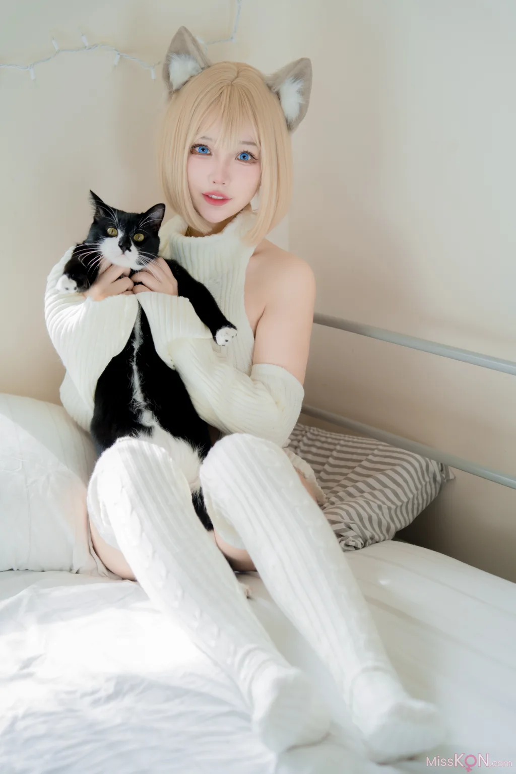 Coser@狐洛洛子: 慵懒白猫 (36 photos) 0 Coser@狐洛洛子: 慵懒白猫 (36 photos) 0