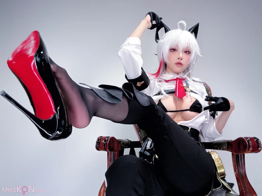 Coser@水淼Aqua: 贊妮 自拍 (30 photos)
