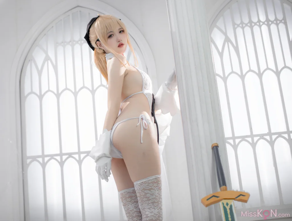Coser@阿薰kaOri: FGO 白Saber (50 photos)