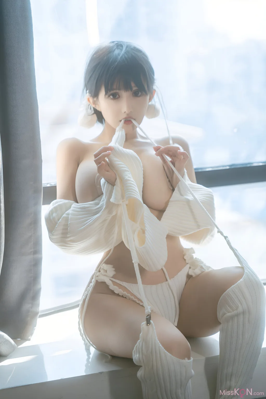 Coser@虎牙古阿扎: 姐姐的小毛衣 (41 photos)