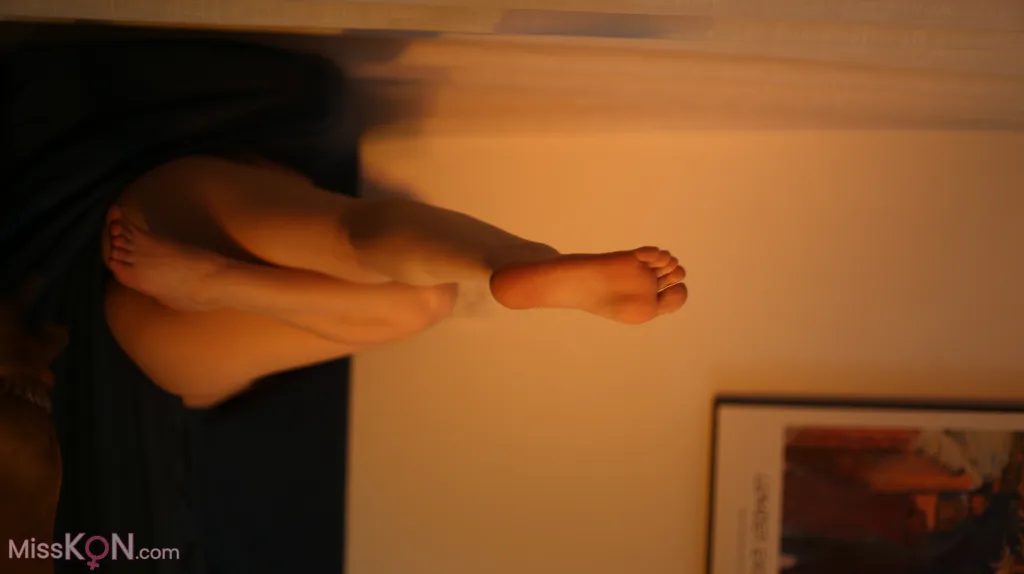 文茜cool: 红色皮带 (47 photos) 2 文茜cool: 红色皮带 (47 photos) 2