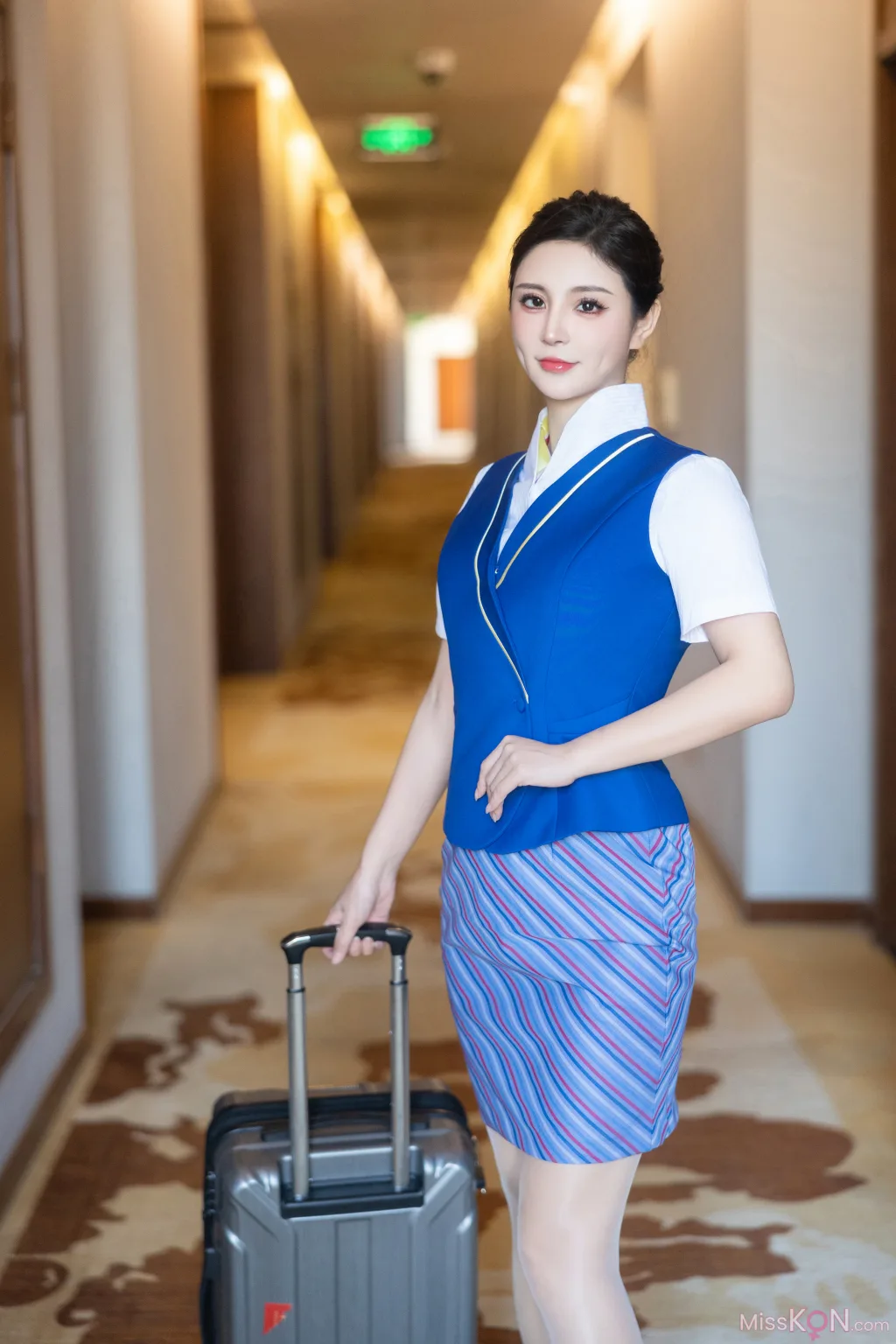 [XR Uncensored] 小蛮妖Yummy: 秀人网模特 空姐制服 (80 photos) 