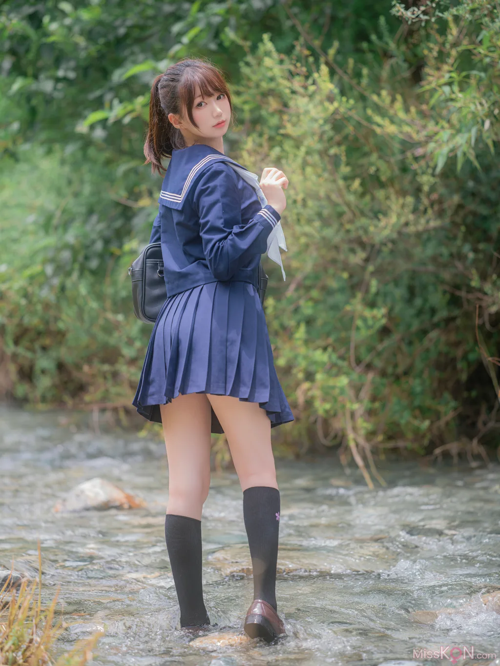 Coser@NAGISA魔物喵: 川で水遊び (110 photos) 
