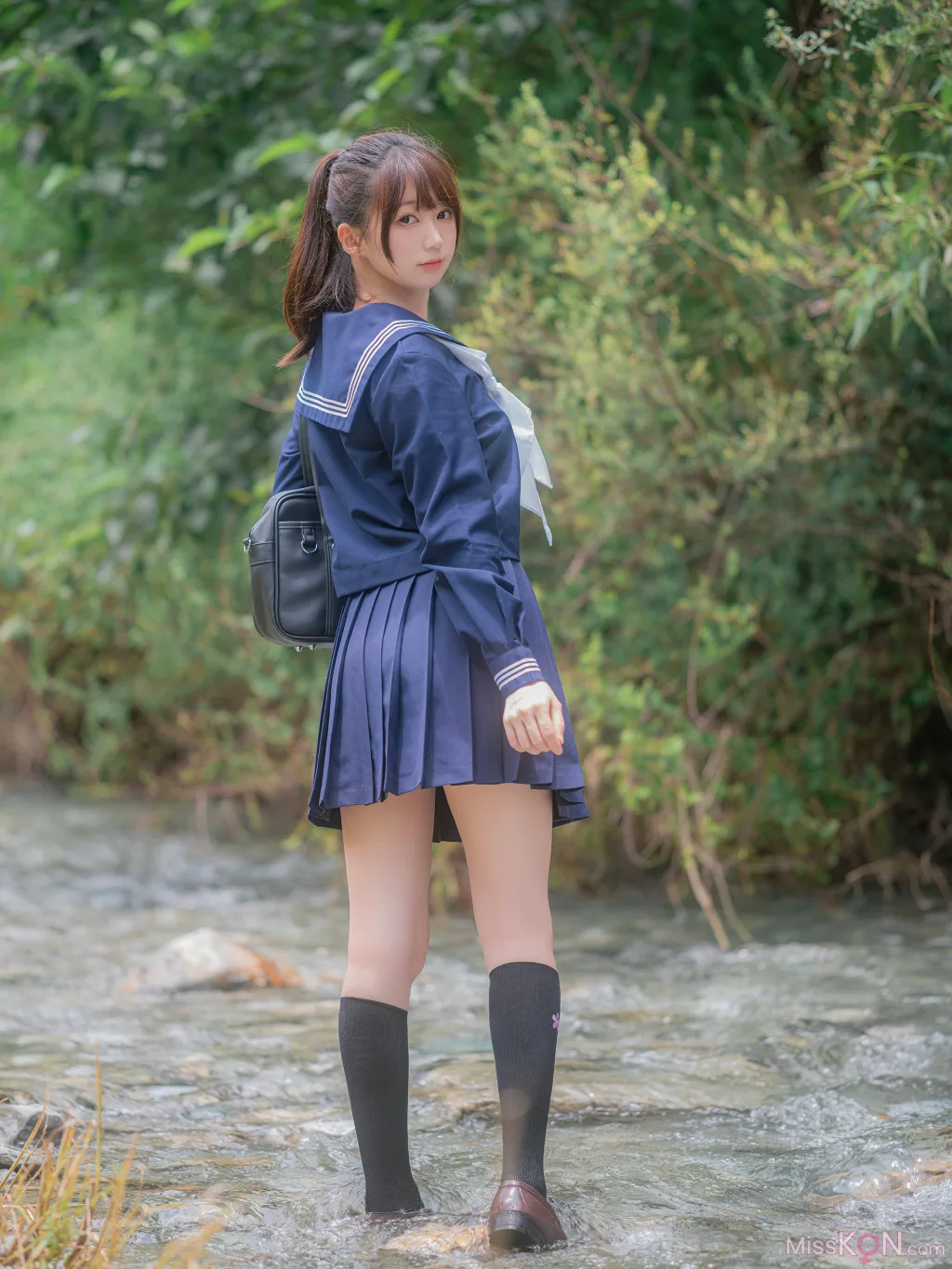 Coser@NAGISA魔物喵: 川で水遊び (110 photos) 