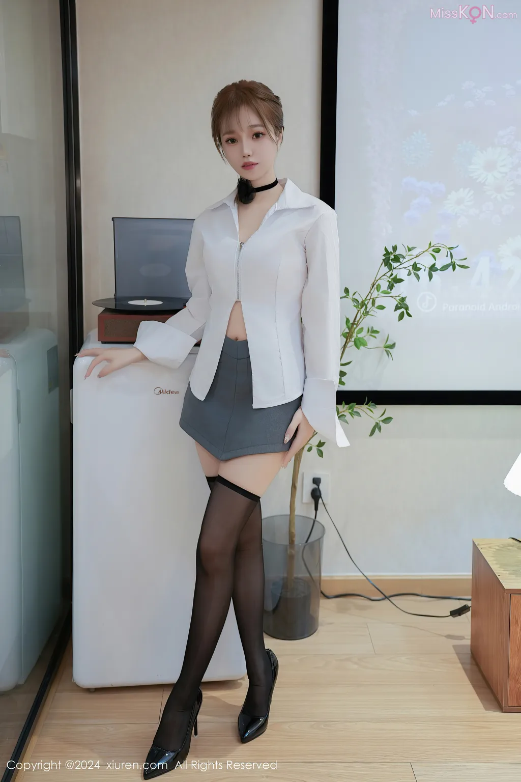 XIUREN No.8606 – 8615 (831 photos) 0 XIUREN No.8606 – 8615 (831 photos) 0