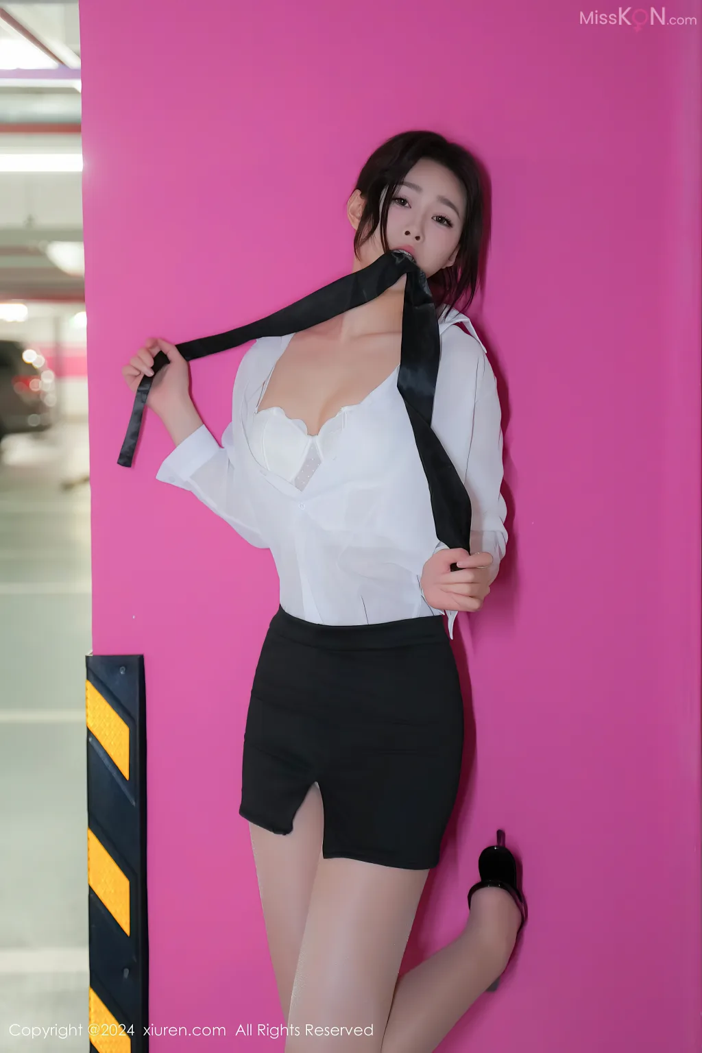 XIUREN No.8606 – 8615 (831 photos) 1 XIUREN No.8606 – 8615 (831 photos) 1