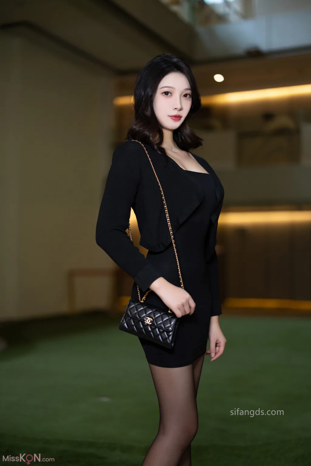 [XR Uncensored] 郑颖姗: R18 秀人网模特 情迷黑丝 (88 photos ) 