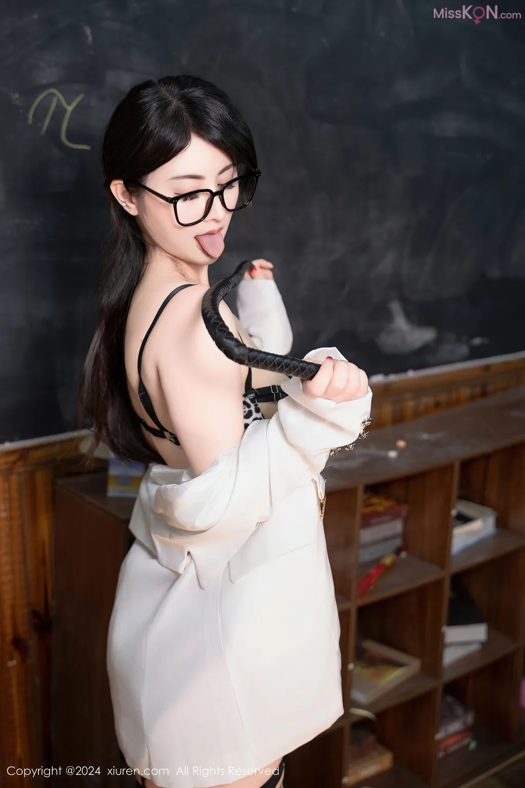 XIUREN No.8686 – 8695 (842 photos) 18 XIUREN No.8686 – 8695 (842 photos) 18