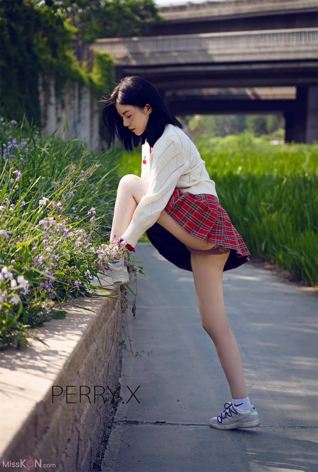 橘猫juju: 顶级小美女 黑色蕾丝下的神秘诱惑 (90 photos ) 0 橘猫juju: 顶级小美女 黑色蕾丝下的神秘诱惑 (90 photos ) 0