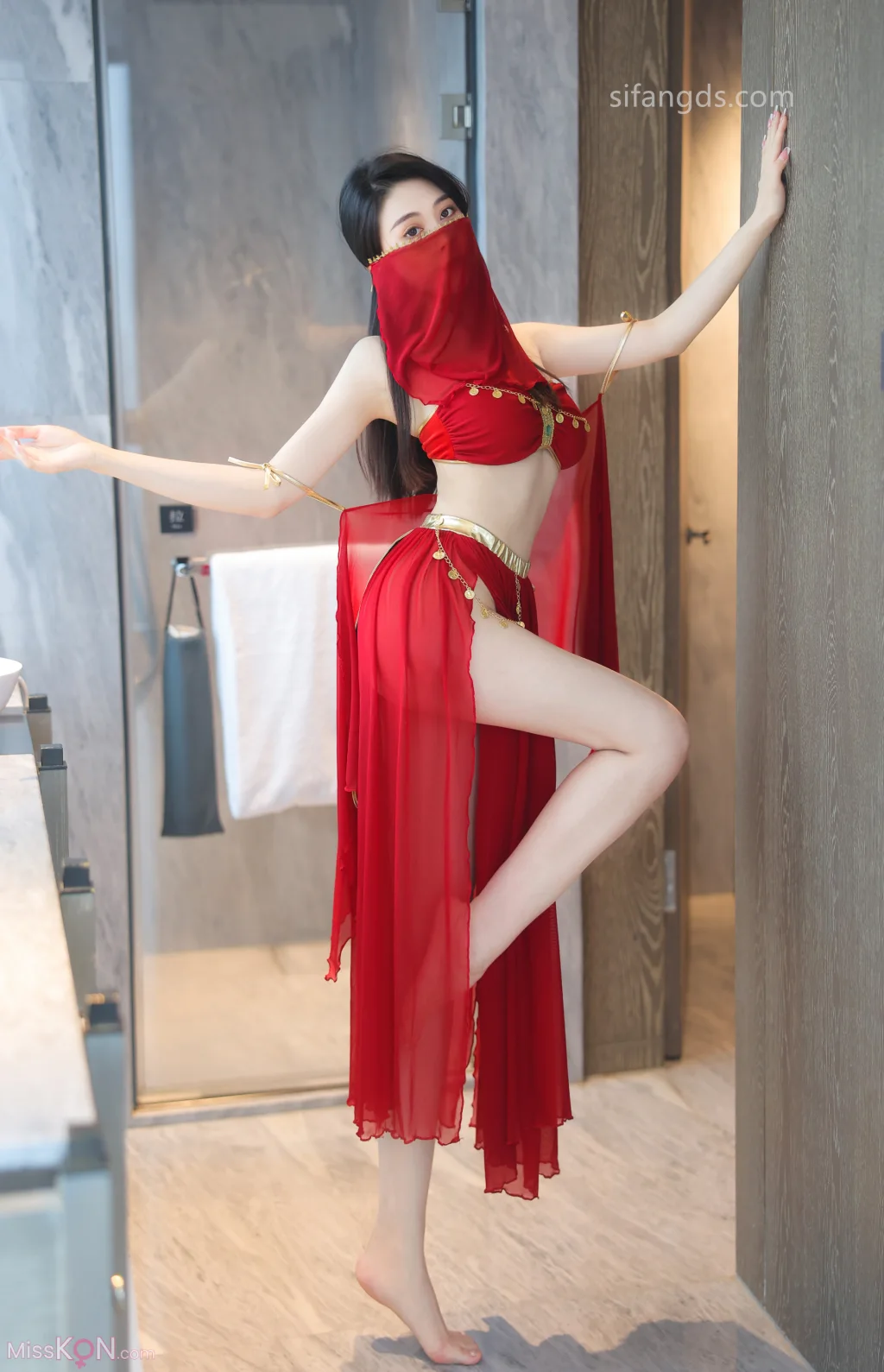 [XR Uncensored] 清妙: R18 秀人网模特 红色舞裙+S (93 photos )