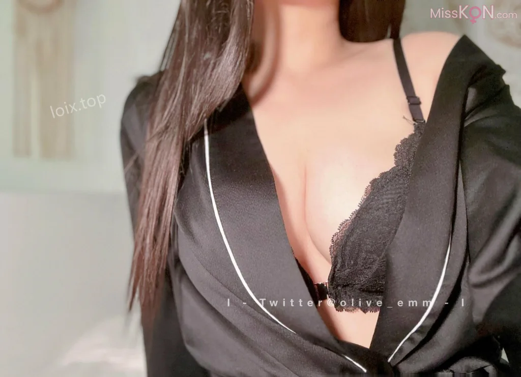 olive_emmm: 黑色睡衣 (30 photos )