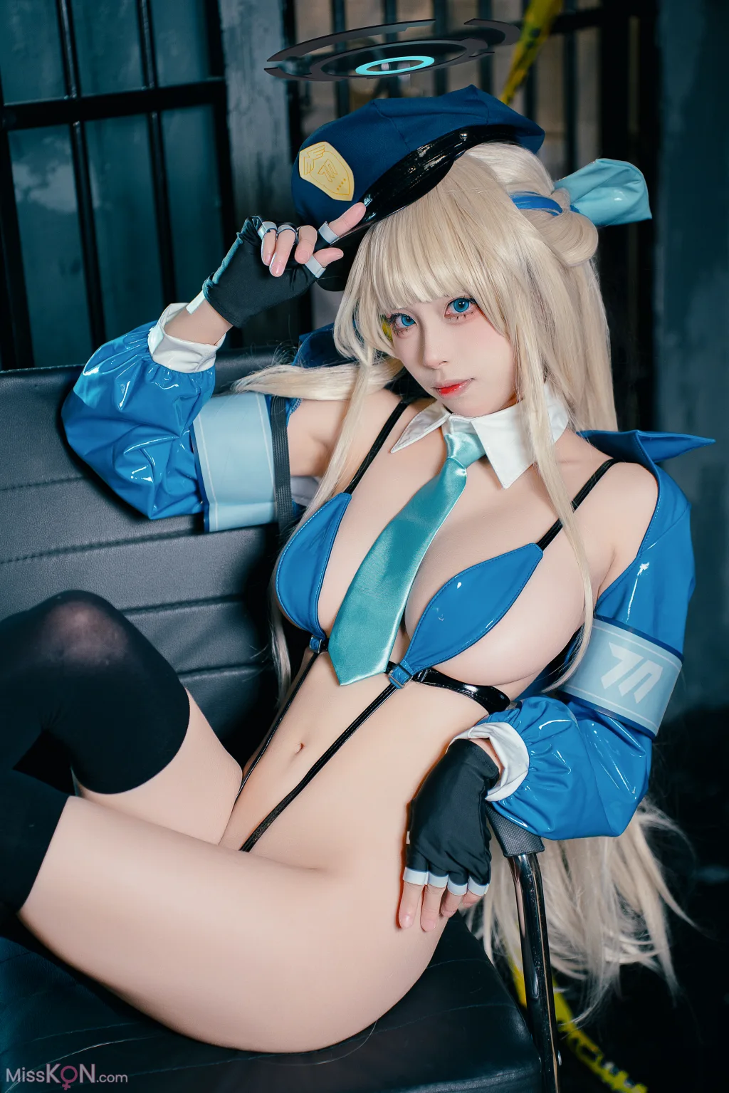 Coser@三無人型: 蔚蓝档案 飞鸟马时女警 (41 photos)