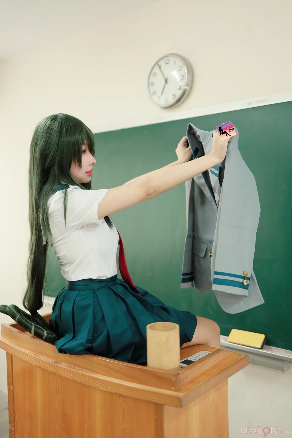 Coser@慕慕Momo: 學生服 [自慰+啪啪] (30 photos )